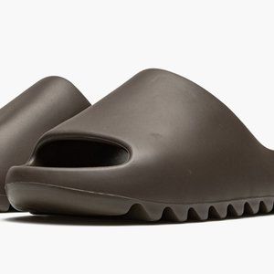 Yeezy Slide "Soot 2021"